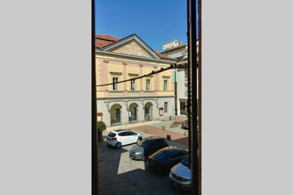 Dolce Eporedia Intero Alloggio Nel Centro Storico Ivrea Eksteriør billede